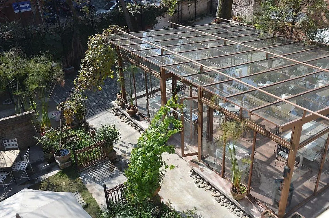 לינה וארוחת בוקר קטמנדו 1905 Suites Restaurant